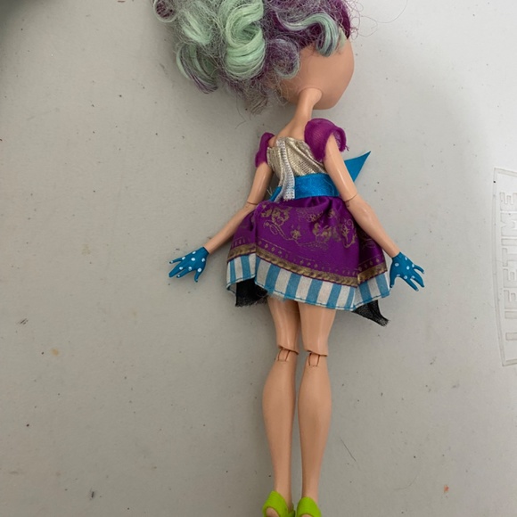 Ever After High Madeline Hatter 1st Chapter Doll - Picture 4 of 7